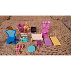 Pretend‎ Play Dollhouse Furniture Lot  11 pieces